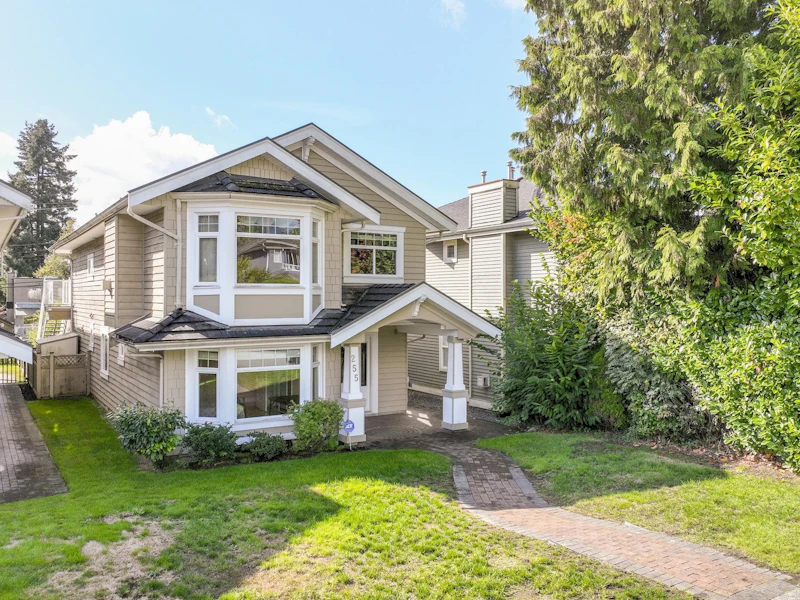 255 E 21st Street, North Vancouver BC V7L 3B7