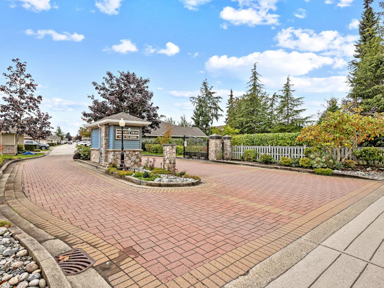 76-17516 4 Avenue, Surrey, BC, V3Z 0S1 - 2