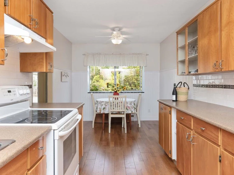 3-815 North Road, Gibsons, BC, V0N 1V9 - 4