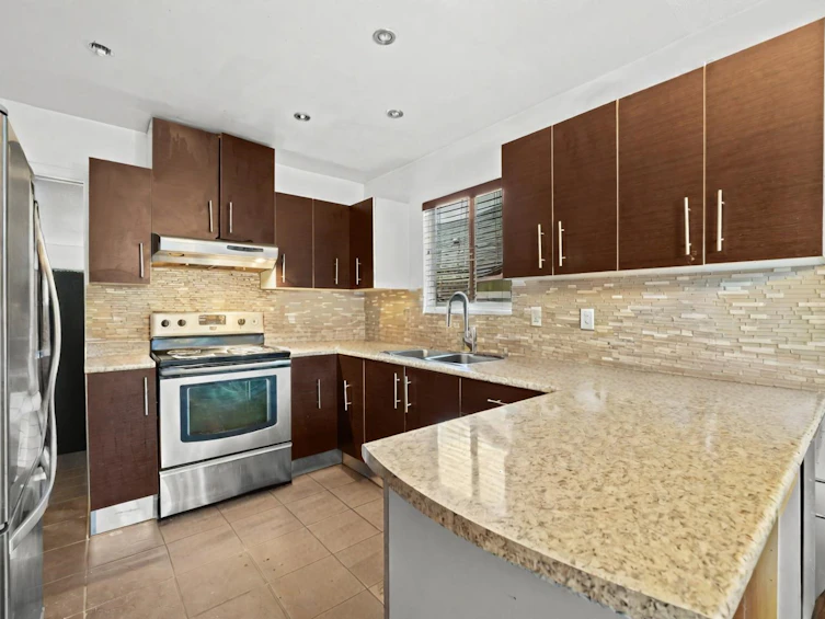 548 E 16th Avenue, Vancouver, BC, V5T 2V2 - 7