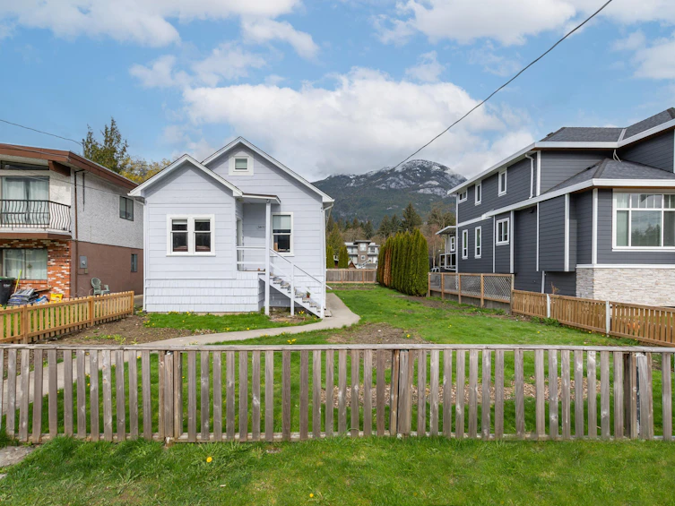 38023 Fifth Avenue, Squamish, BC, V8B 0A6 - 2