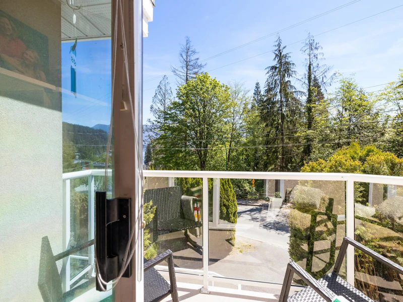 2171 Deep Cove Road, North Vancouver BC V7G 1S8
