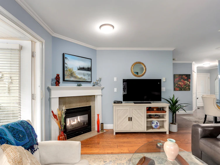 202-130 W 22nd Street, North Vancouver, BC, V7M 1Z9 - 4
