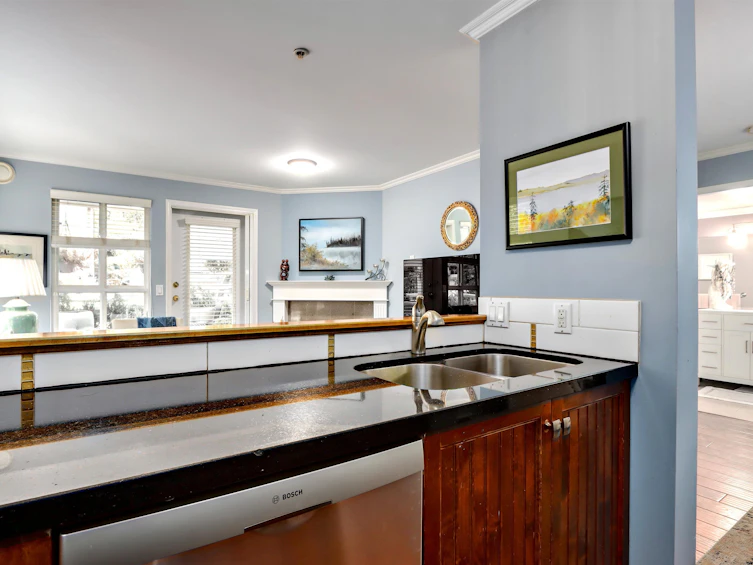 202-130 W 22nd Street, North Vancouver, BC, V7M 1Z9 - 10