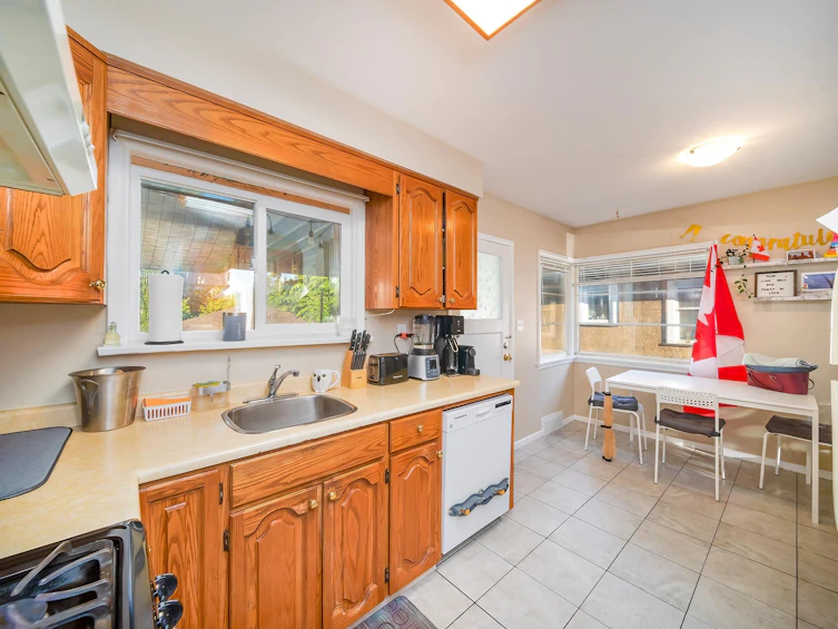 5374 Chesham Avenue, Burnaby, BC, V5H 2L2 - 8