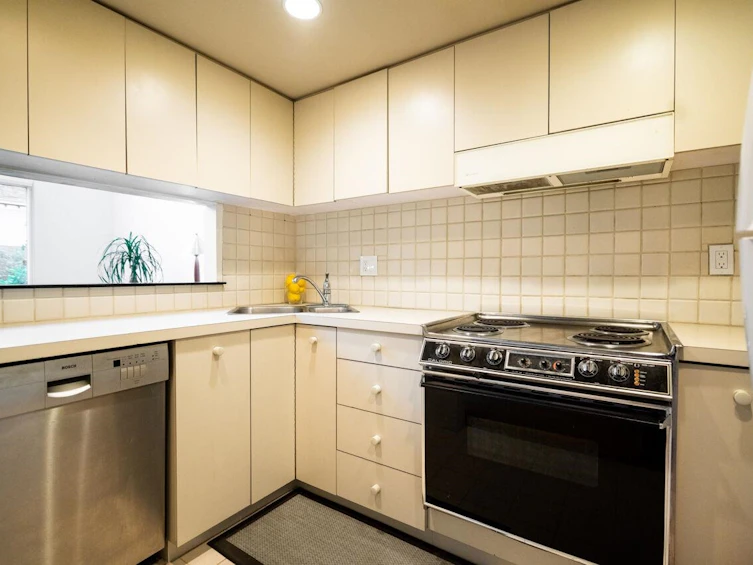 1129 W 8th Avenue, Vancouver, BC, V6H 1C5 - 11