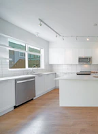 1206 18505 Laurensen Place