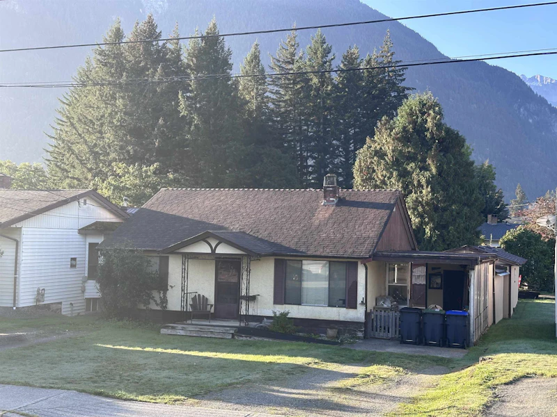 542 Stuart Street, Hope BC V0X 1L4
