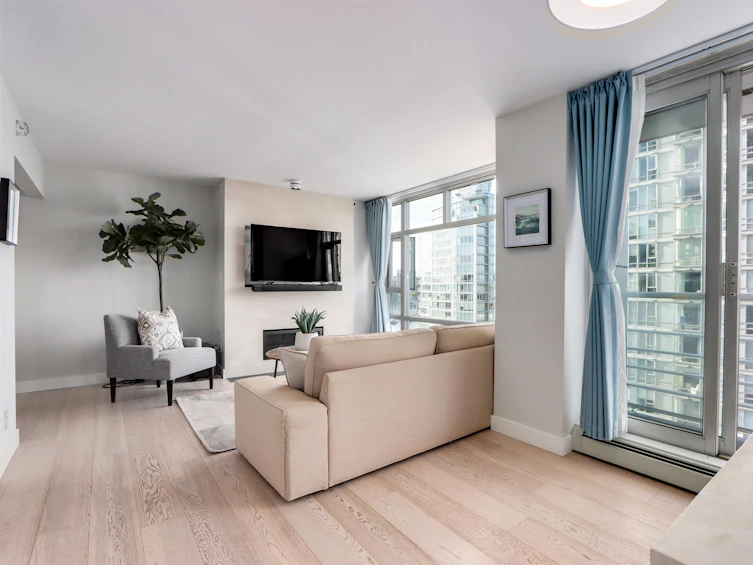 1607-1199 Marinaside Crescent, Vancouver, BC, V6Z 2Y2 - 2