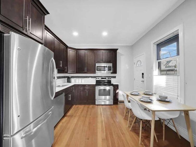 1917 E 1st Avenue, Vancouver, BC, V5N 1B3 - 4