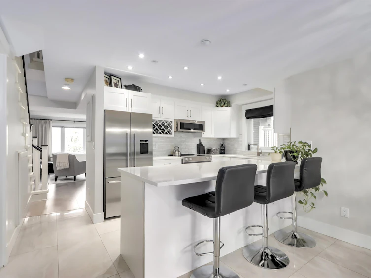 63 W 13th Avenue, Vancouver, BC, V5Y 1V5 - 2