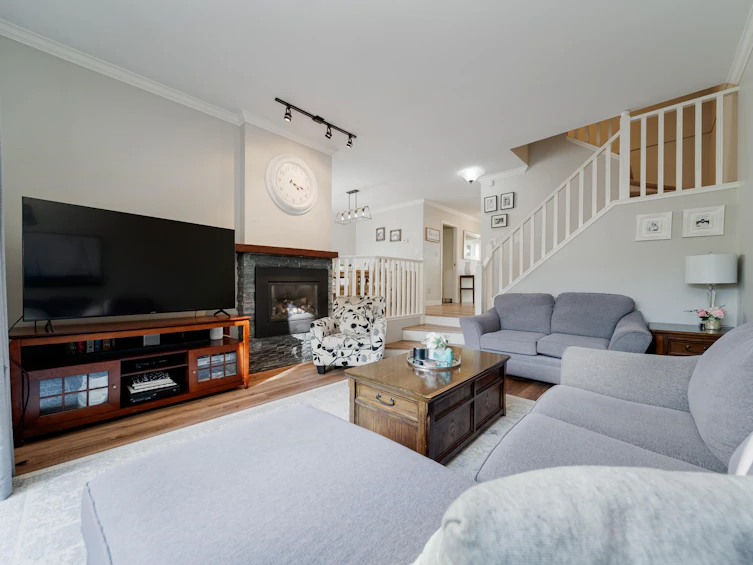 8481 Portside Court, Vancouver, BC, V5P 4V4 - 9