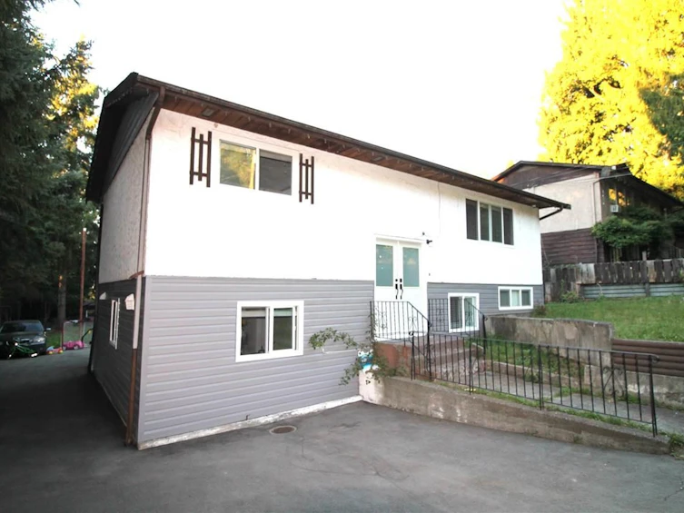 12347 103a Avenue, Surrey, BC, V3V 3H1
