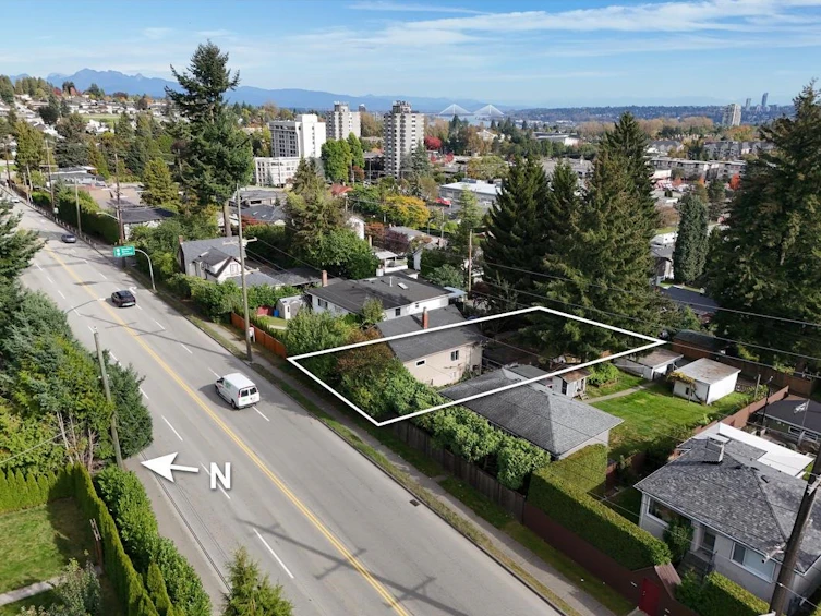 112 Tenth Avenue, New Westminster, BC, V3L 2B1 - 2