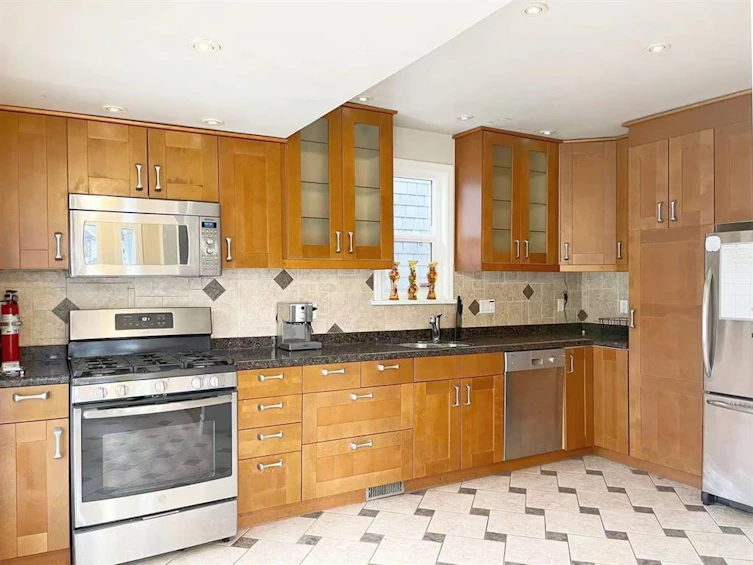 3093 W 29th Avenue, Vancouver, BC, V6L 1Y5 - 2