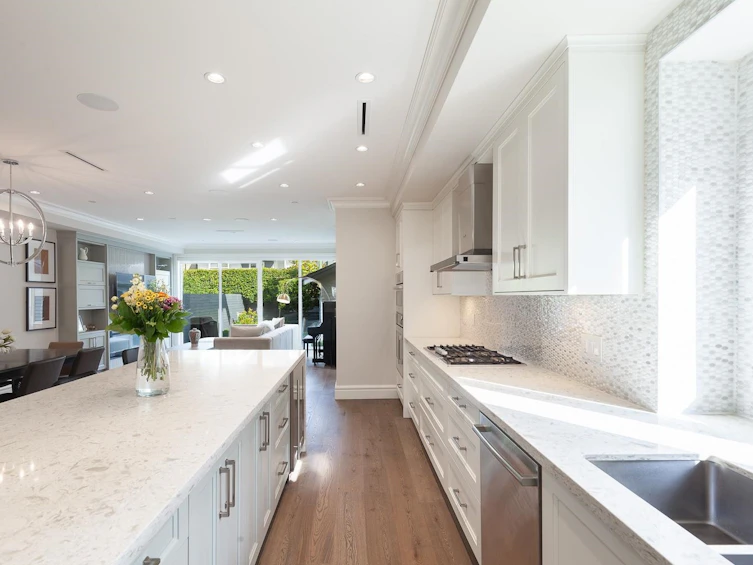 2585 W 2nd Avenue, Vancouver, BC, V6K 1J7 - 5