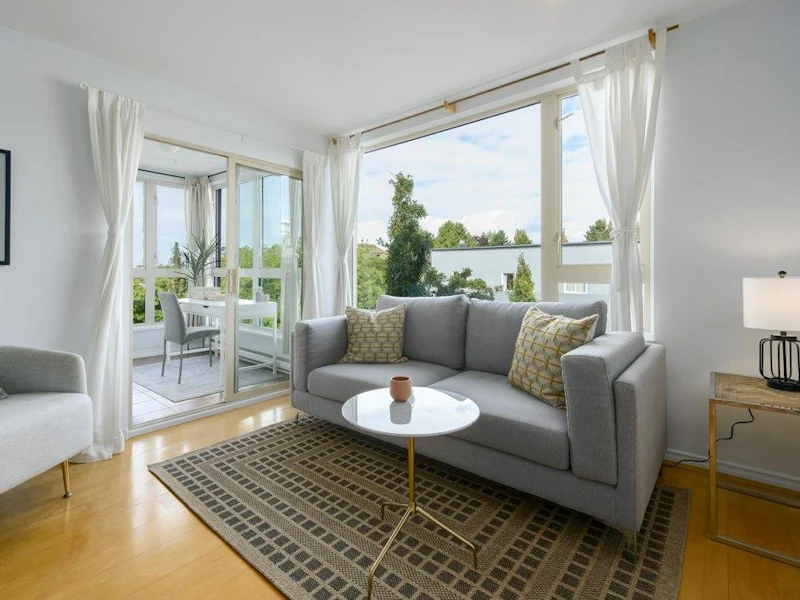 302 - 1688 E 4th Avenue, Vancouver BC V5N 1J8