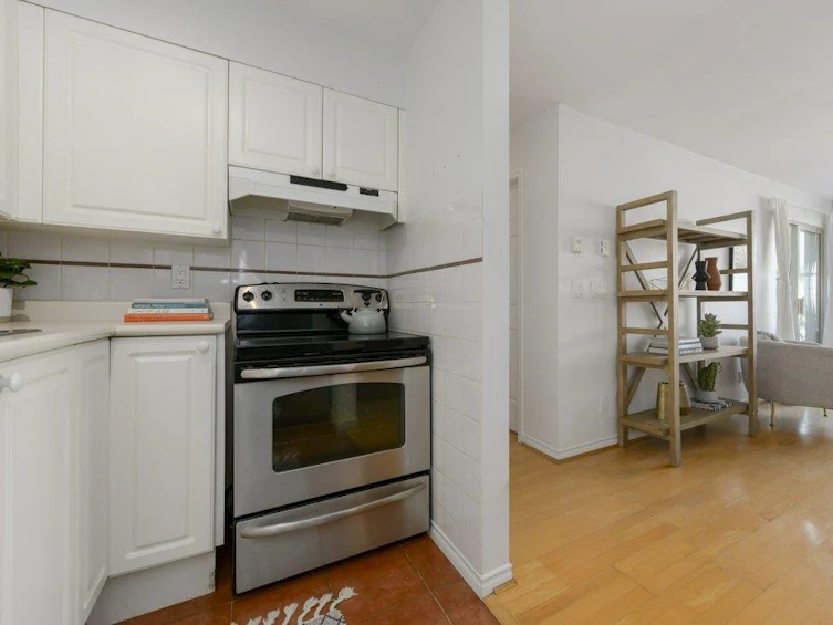 302-1688 East 4th Avenue, Vancouver, BC, V5N 1J8 - 6