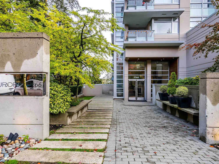 TH1-9266 University Crescent, Burnaby, BC, V5A 4Z1 - 32