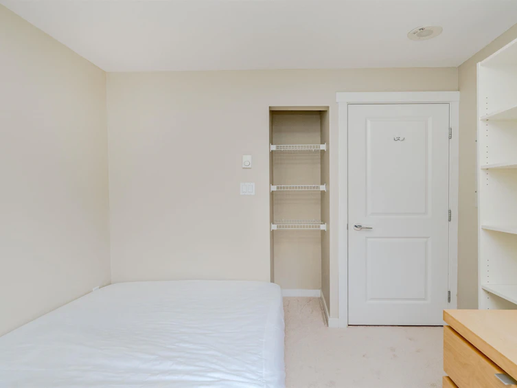 TH1-9266 University Crescent, Burnaby, BC, V5A 4Z1 - 9