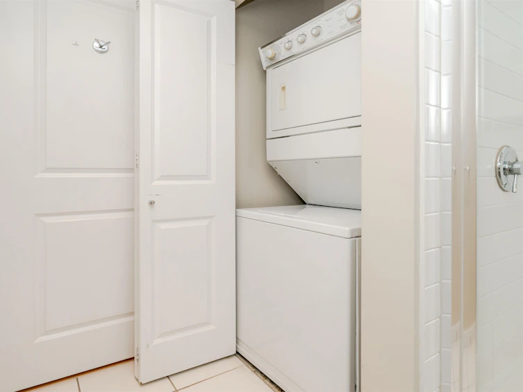 TH1-9266 University Crescent, Burnaby, BC, V5A 4Z1 - 13