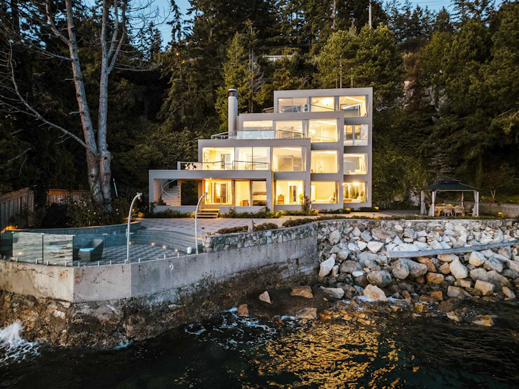 5934 Marine Drive, West Vancouver, BC, V7W 2S2