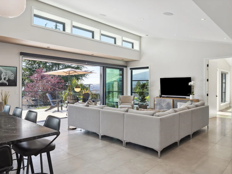 207 Carisbrooke Crescent, North Vancouver, BC, V7N 2S2 - 11
