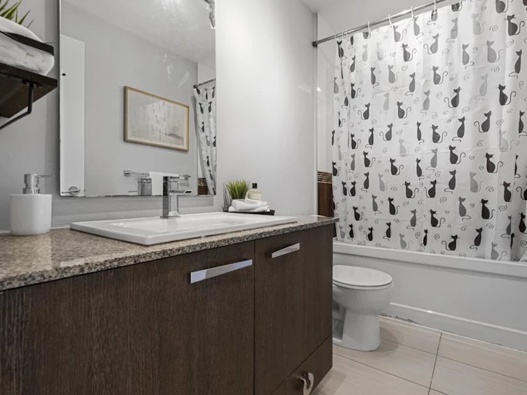 219-15956 86a, Surrey, BC, V4N 6N8 - 15