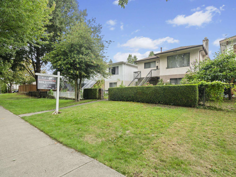 748 Rupert Street, Vancouver BC V5K 4K9
