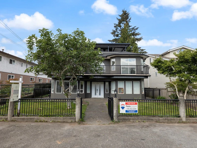 8323 12th Avenue, Burnaby BC V3N 2L7