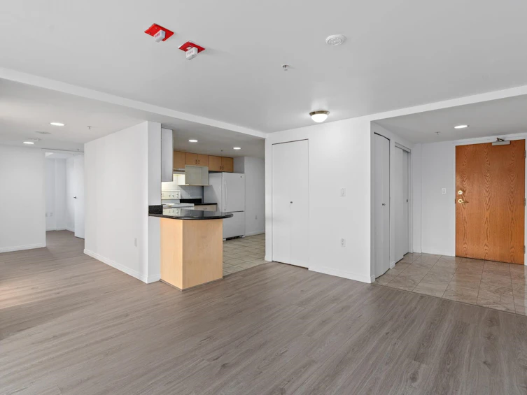 1602-6611 Cooney Road, Richmond, BC, V6Y 4C5 - 2