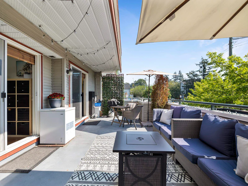 205 - 918 W 16th Street, North Vancouver BC V7P 1R3
