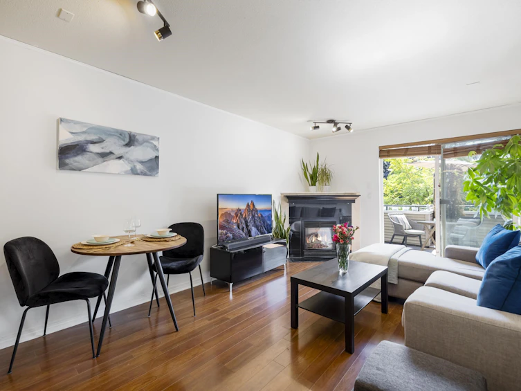 205-918 W 16th Street, North Vancouver, BC, V7P 1R3 - 2