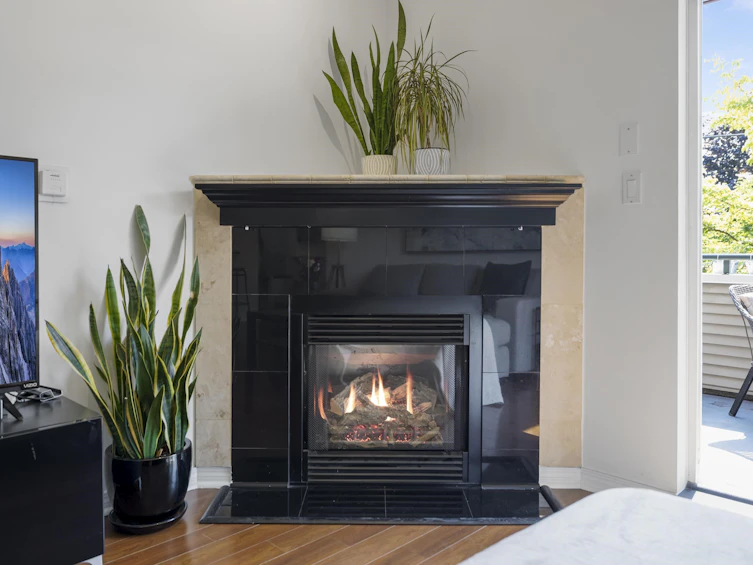 205-918 W 16th Street, North Vancouver, BC, V7P 1R3 - 4