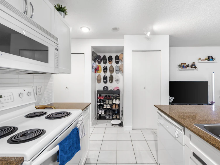 1112-933 Hornby Street, Vancouver, BC, V6Z 3G4 - 6