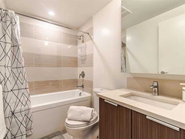 1901-13308 Central Avenue, Surrey, BC, V3T 0M4 - 9