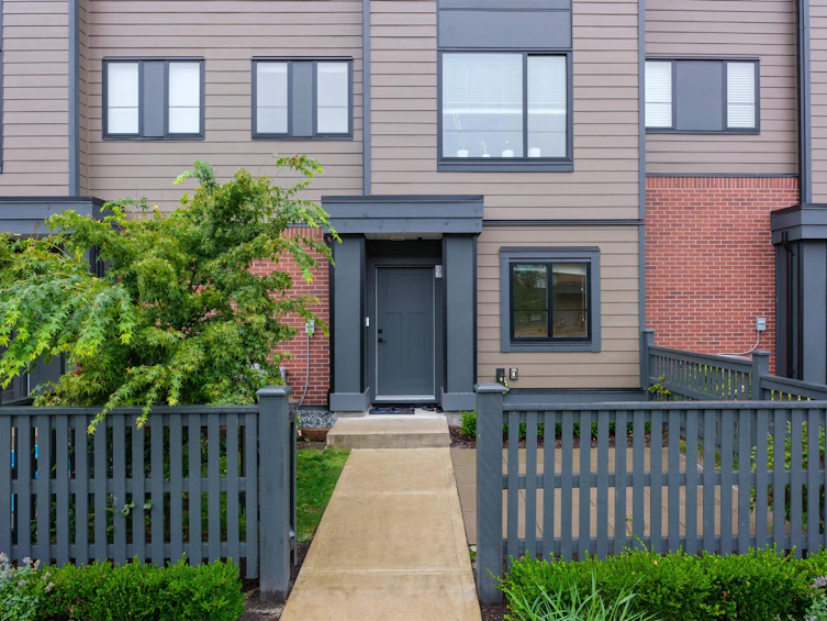 9-19897 75a Avenue, Langley, BC, V2Y 3S2 - 2