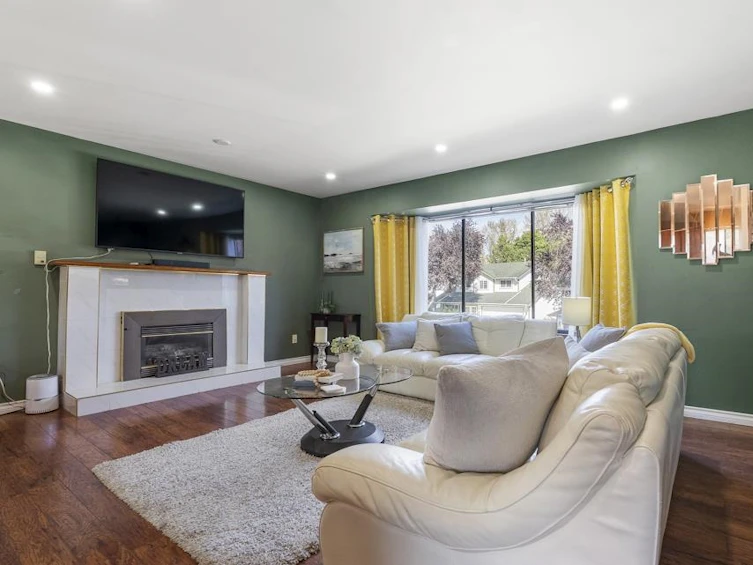 13894 80b, Surrey, BC, V3W 9B4 - 2