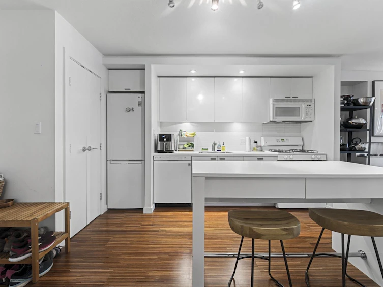 501-328 E 11th Avenue, Vancouver, BC, V5T 4W1 - 2