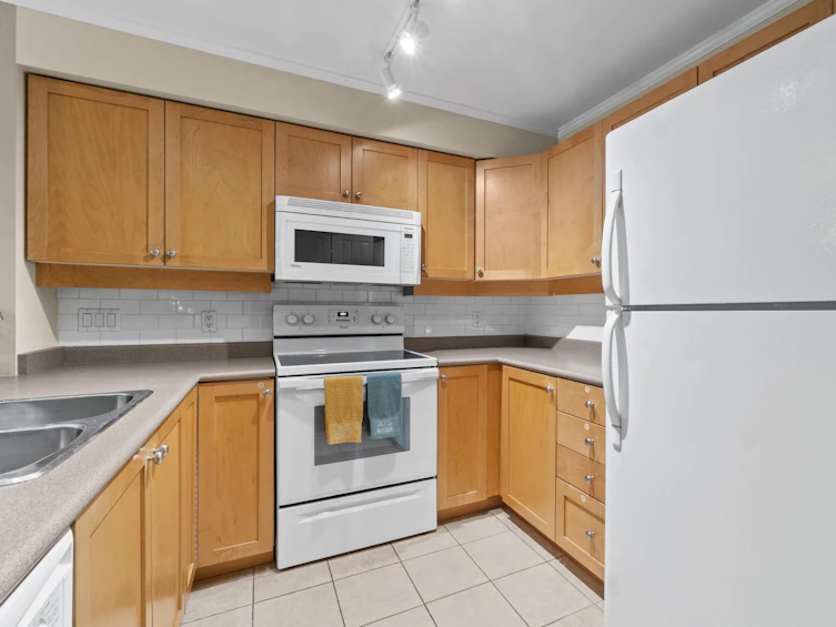 301-808 Sangster Place, New Westminster, BC, V3L 5W3 - 6