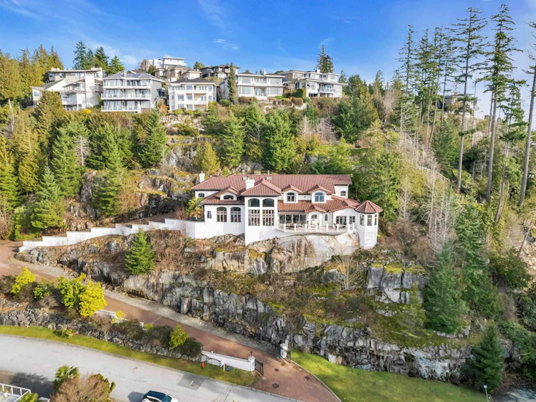 5051 Meadfeild Road, West Vancouver, BC, V7W 3G2 - 4