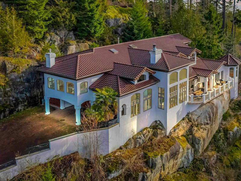 5051 Meadfeild Road, West Vancouver BC V7W 3G2