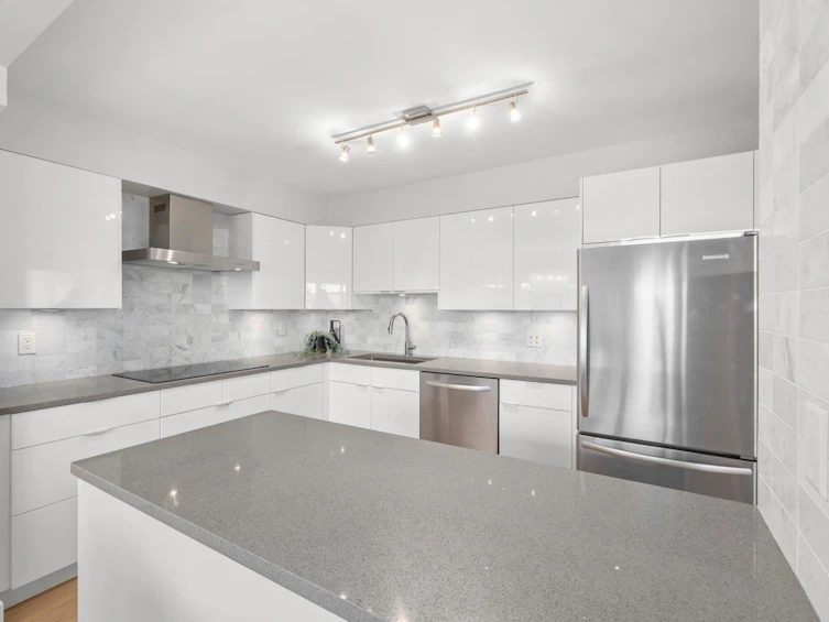 204-1555 Eastern Avenue, North Vancouver, BC, V7L 3G2 - 9