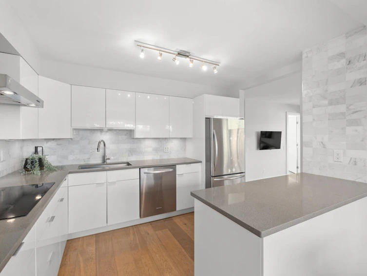 204-1555 Eastern Avenue, North Vancouver, BC, V7L 3G2 - 10