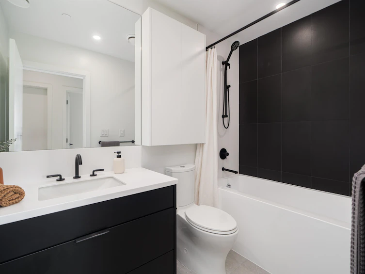 228-650 E 2nd Street, North Vancouver, BC, V7M 1E1 - 14