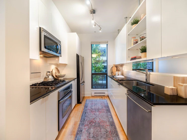 3655 Commercial Street, Vancouver, BC, V5N 4G1 - 4