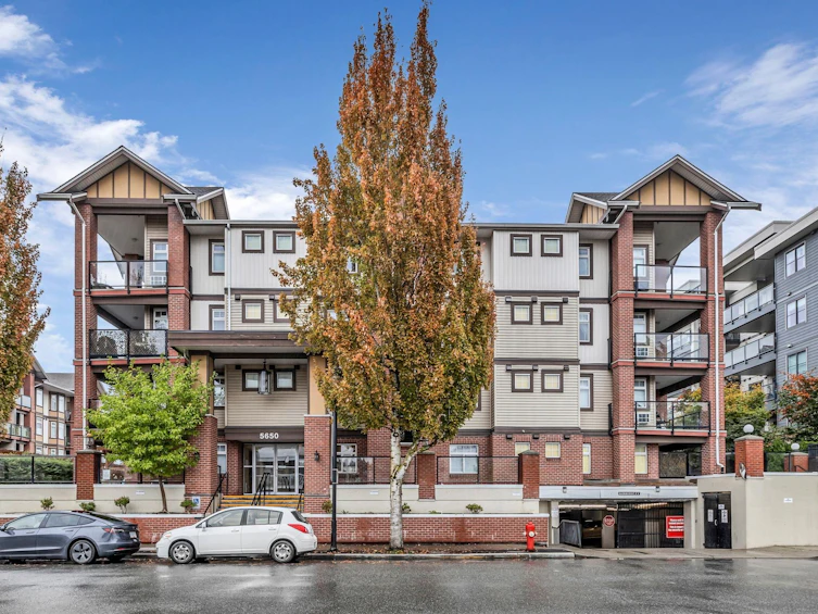 202-5650 201a Street, Langley, BC, V3A 0B3 - 2