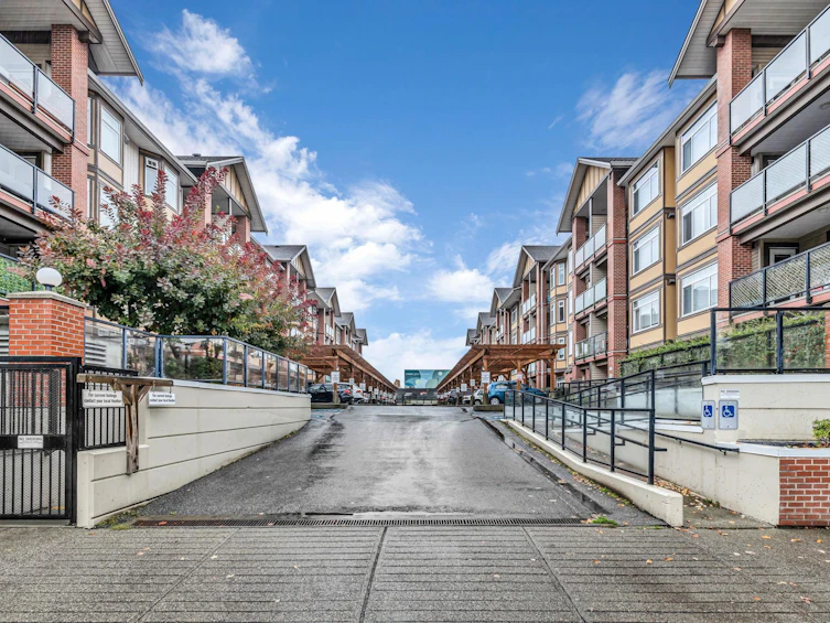 202-5650 201a Street, Langley, BC, V3A 0B3 - 3