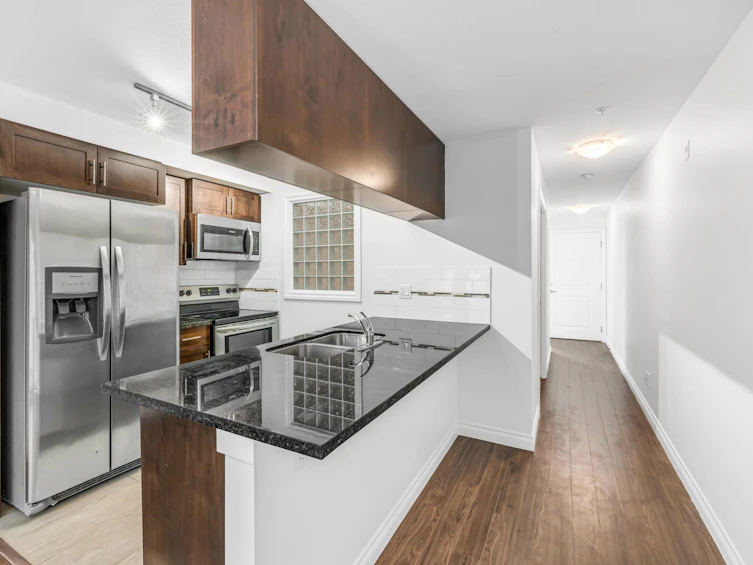 202-5650 201a Street, Langley, BC, V3A 0B3 - 9