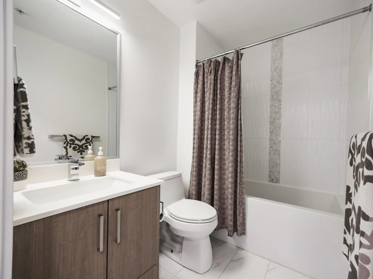 PH3-2889 East 1st Avenue, Vancouver, BC, V5K 4C9 - 32